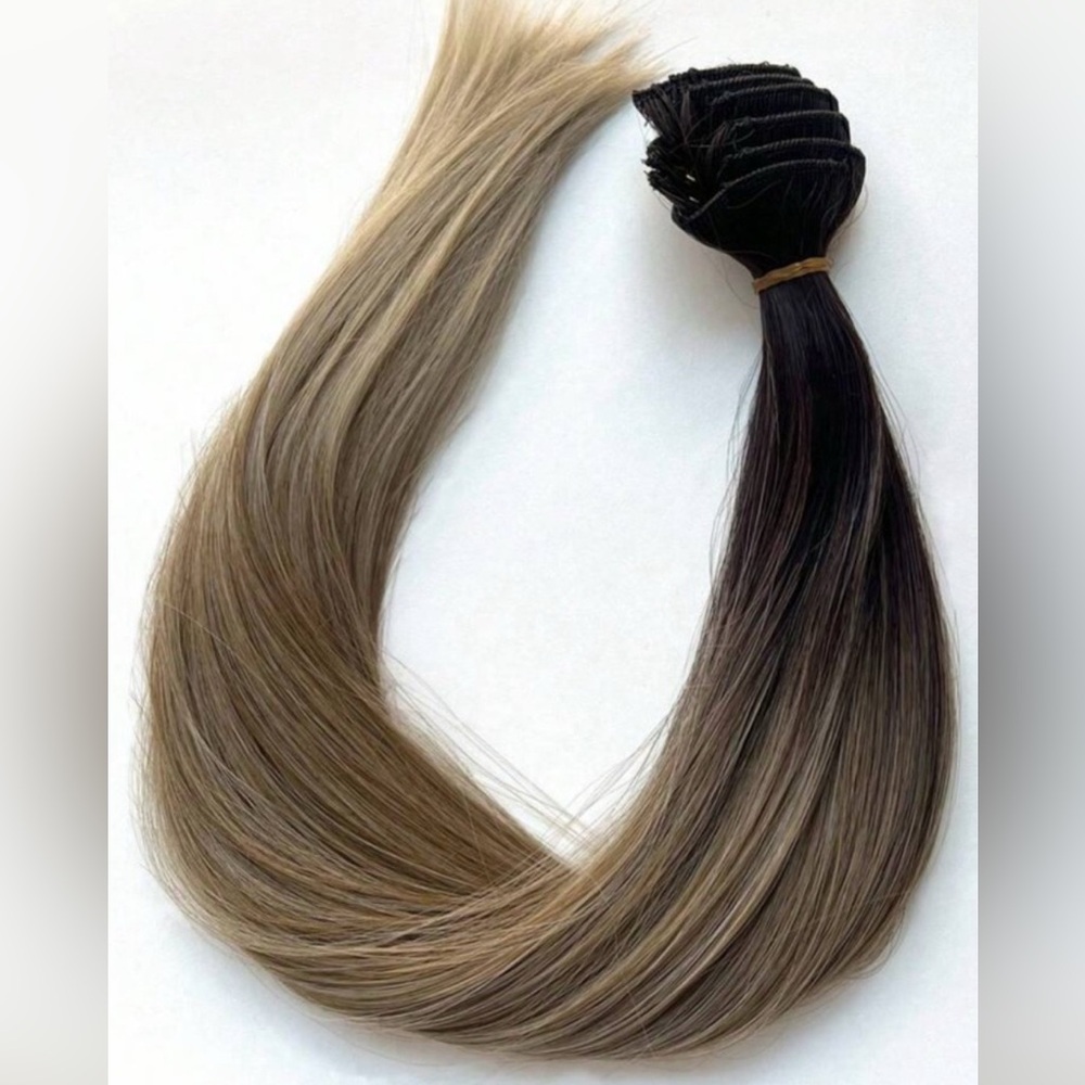 CLIP IN HAIR EXTENSIONS BALAYAGE BLONDE DARK ROOTS 22  in Straight hair